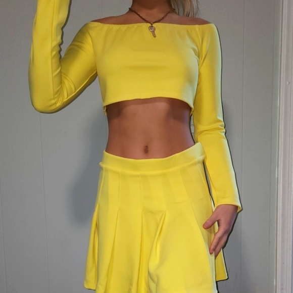 NWT Dolls Kill Sexy Lemon 🍋 Yellow Pleated Skirt Set . - Picture 2 of 7